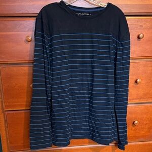 Banana Republic Men's Long Sleeve Black and Blue Tee